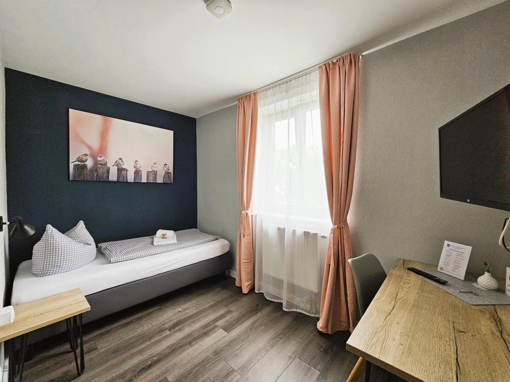 Novitel Pension Pliening - Muenchen Messe Extérieur photo
