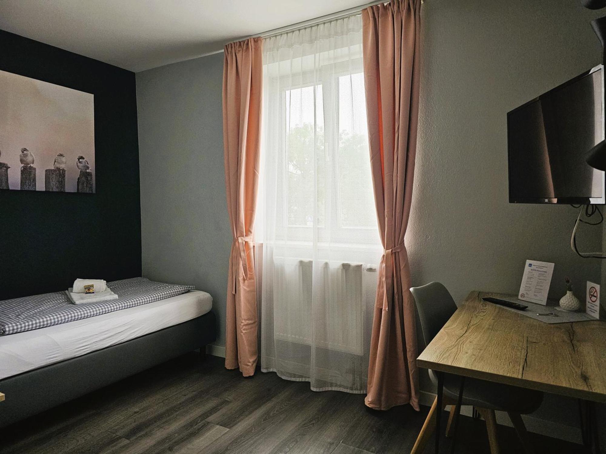 Novitel Pension Pliening - Muenchen Messe Extérieur photo