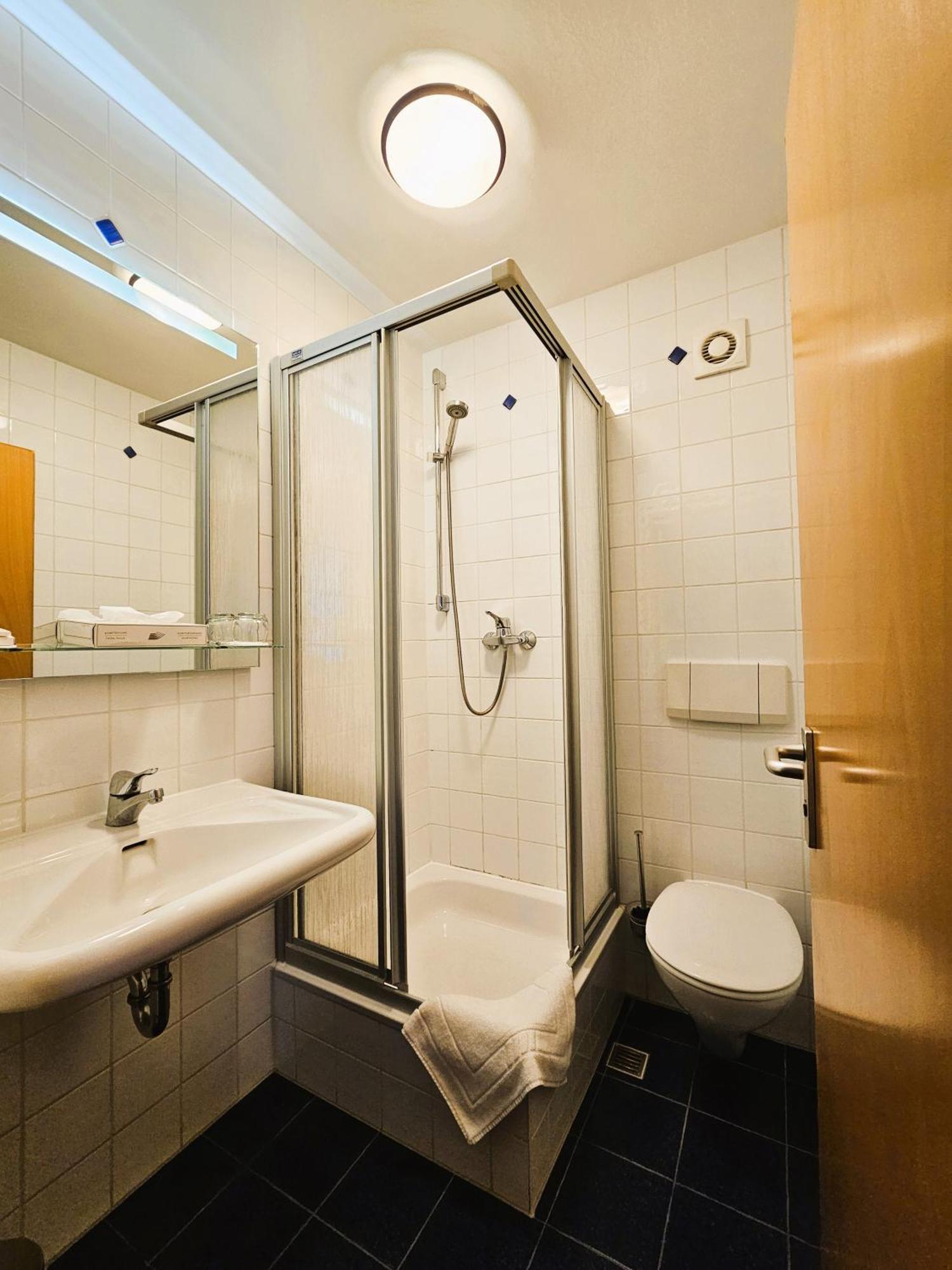 Novitel Pension Pliening - Muenchen Messe Extérieur photo